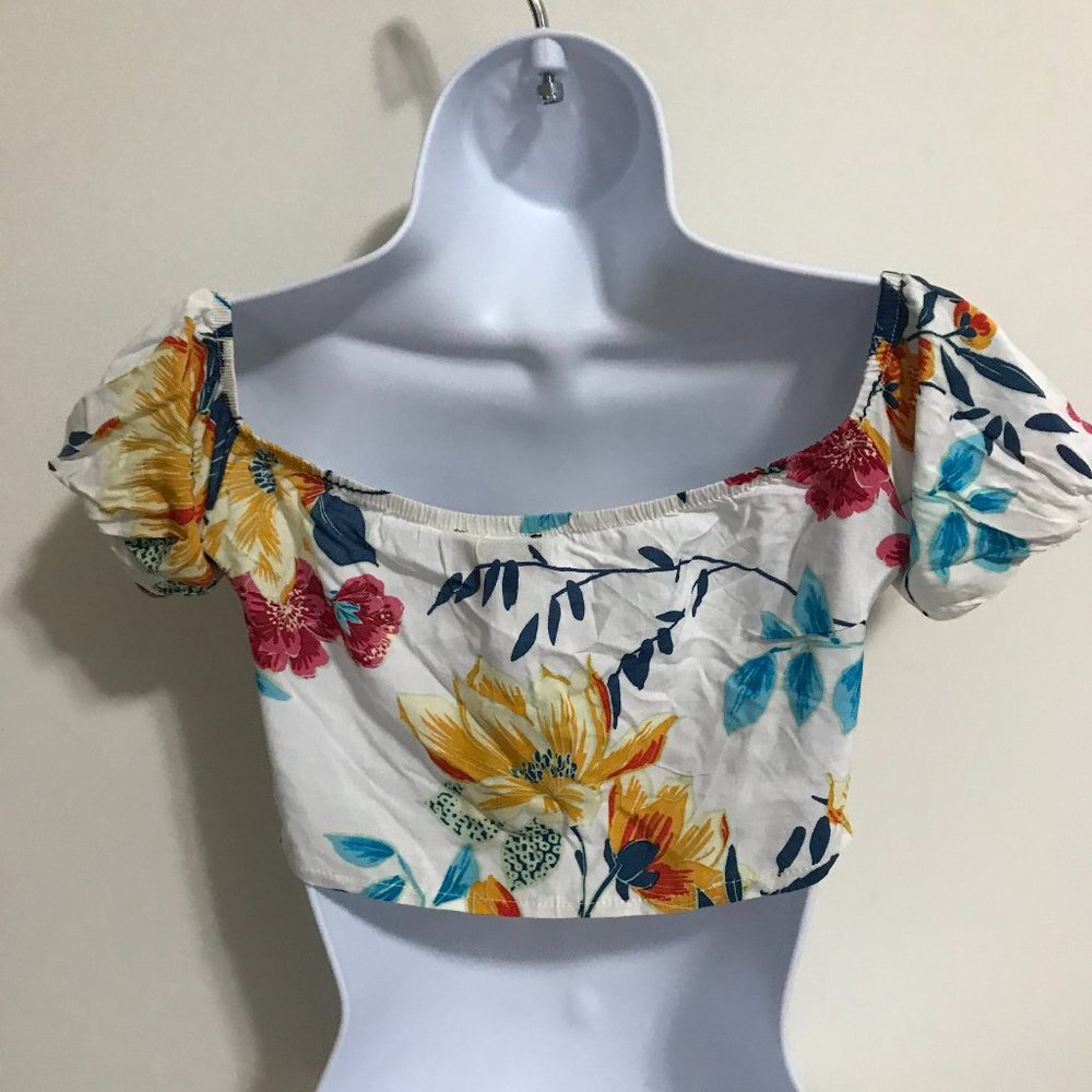 Call Me Eden Floral Crop Top Cap Sleeve Lace Up/Tie Front Small NWT - Picture 3 of 5